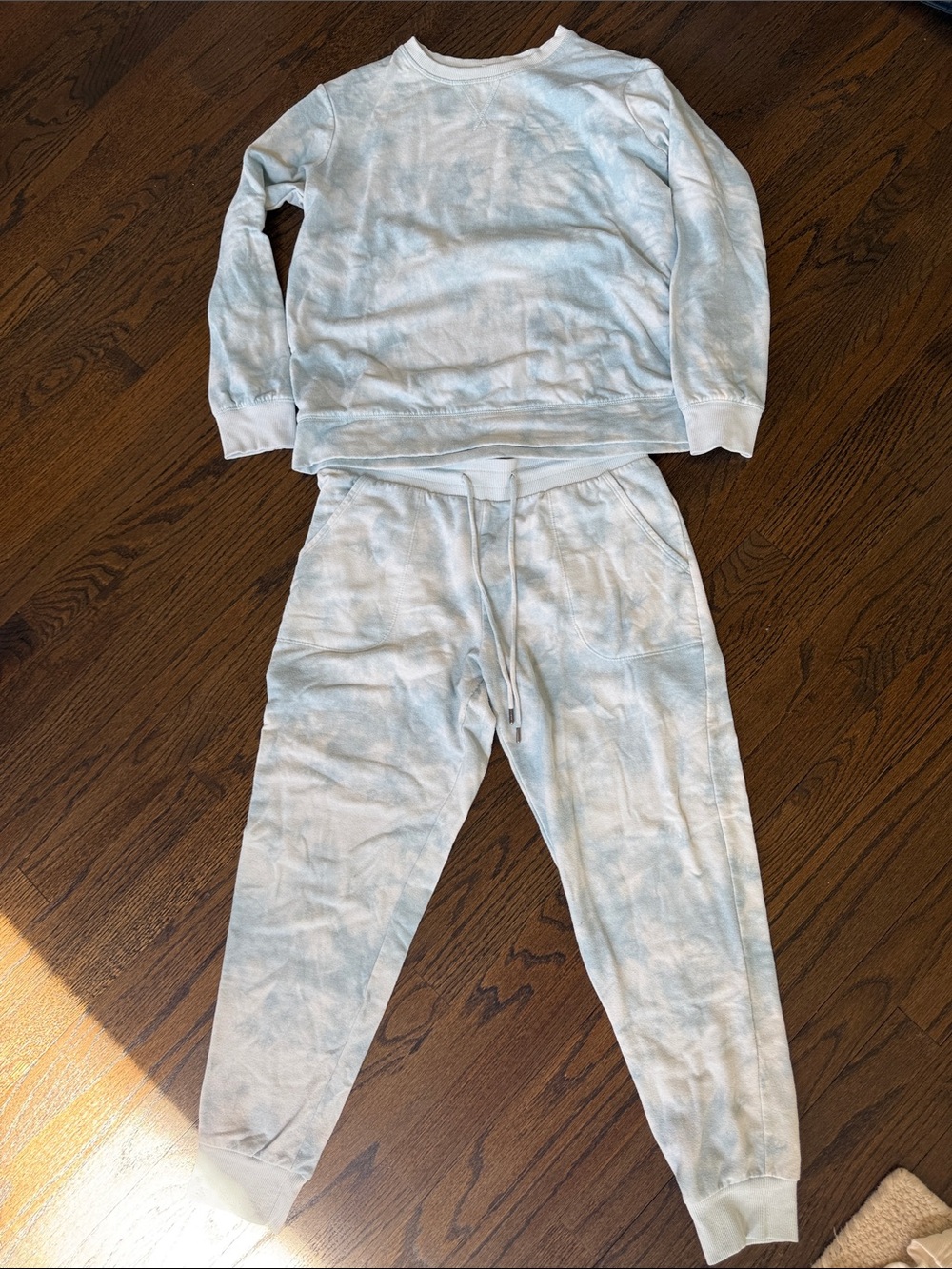 stars above women’s Pale Blue Tie-Dye Pajama Set